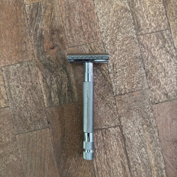 Classic Silver Safety Razor - Picture 2 of 8